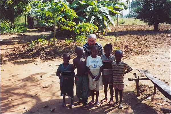 Republika Gwinea - Dzieci w buszu