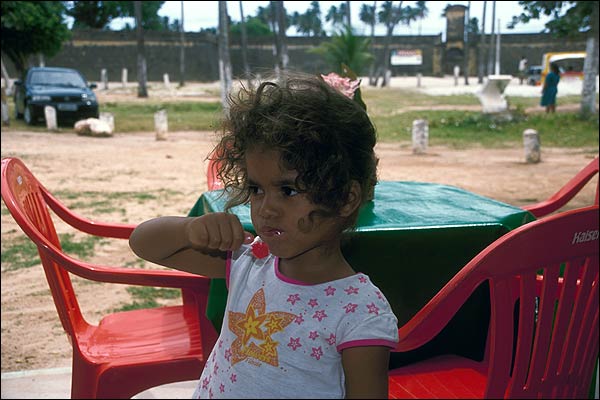 Brazylia - Itamaraca - Fort Orange i liczna dziewczynka