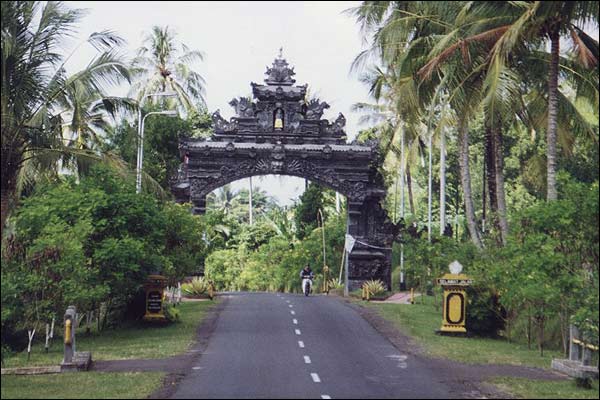 Uroki Bali. Droga w gb wyspy - Indonezja