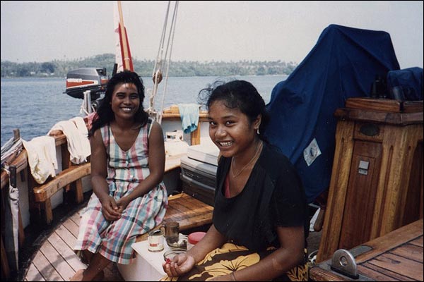 Dziewczyny z Gizo Harbour, Wyspy Salomona
