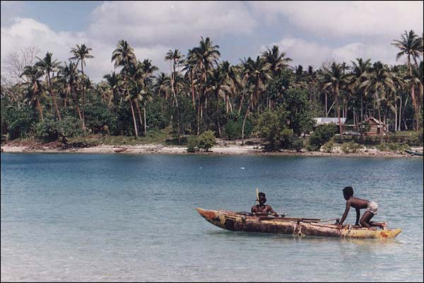 Vanuatu - Chopcy na pirogach